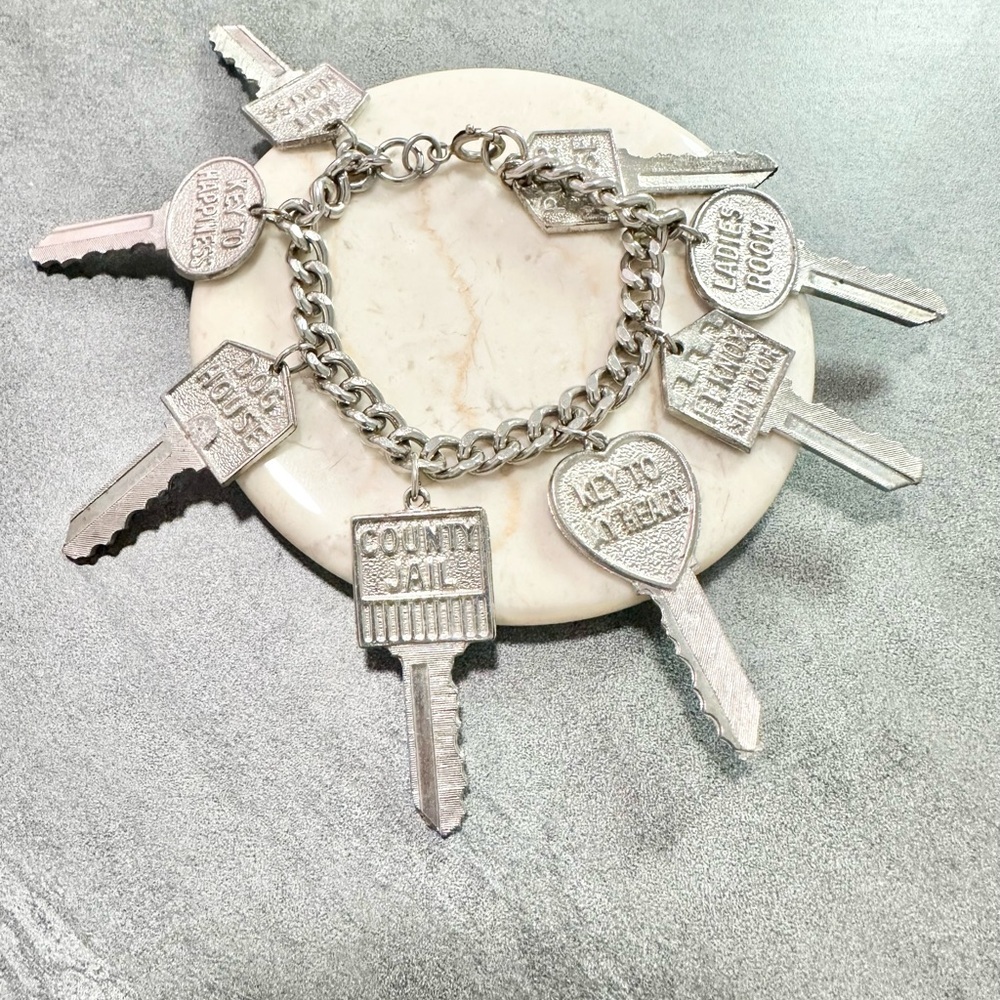 Vintage Silver Tone 8 Key Charms With Engraved humorous Phases Link Bracelet